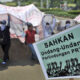 Sejumlah aktivis dari Jaringan Nasional Advokasi Pekerja Rumah Tangga (Jala PRT) melakukan aksi memperingati hari Pekerja Rumah Tangga Indonesia di depan Istana Merdeka, Jakarta