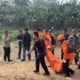 evakuasi 7 mayat dikali bekasi oleh petugas