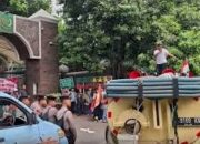 Aksi Mahasiswa Geruduk Kejagung Bawa Mobil Sedot WC, Rocky Gerung : Bukti Sarat Masalah
