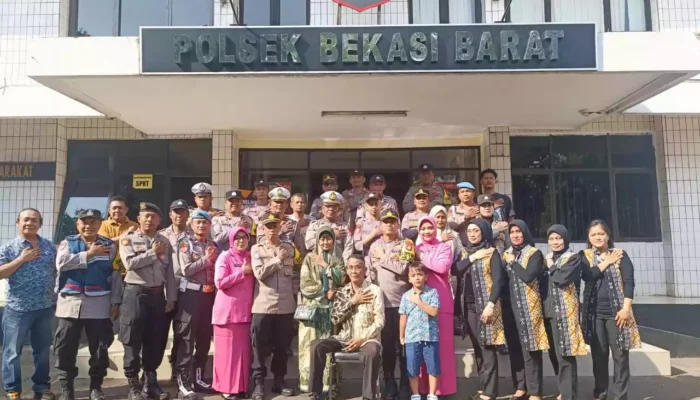 Polsek Bekasi Barat Gelar Apel Pagi Sekaligus Lepas Purna Tugas Ipda Dudu Ruswandi