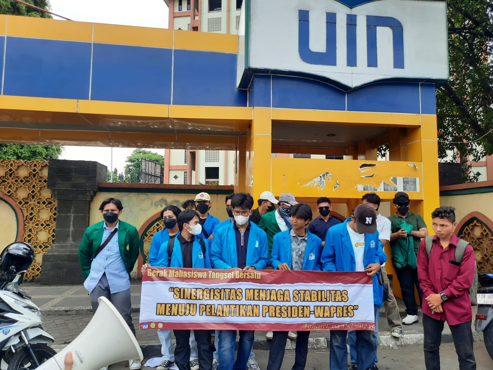 Gelar Aksi Damai, Gerakan Mahasiswa Tangsel Bersatu Dukung TNI-Polri Jaga Kondusifitas Jelang Pelantikan Presiden/Wapres Terpilih
