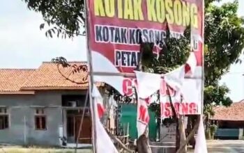 Cari !!! Pelaku Perobekan Baliho Dukungan Kotak Kosong Hasil Swadaya Masyarakat Kab. Brebes