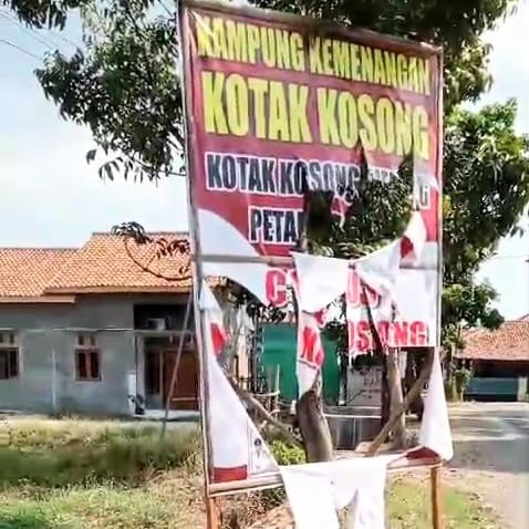 Cari !!! Pelaku Perobekan Baliho Dukungan Kotak Kosong Hasil Swadaya Masyarakat Kab. Brebes