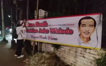 Jelang Masa Pensiun sebagai Presiden RI, Relawan Tebar Spanduk “Terima Kasih Jokowi”