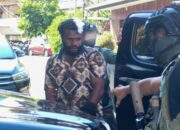 Berhasil Ditangkap! Pimpinan KKB Paniai Jemmy Magai Yogi Tiba di Polda Papua