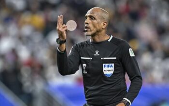 FIFA Didesak Beri Sanksi Buntut Wasit Ahmed Al Kaf yang Rampok Kemenangan Timnas Indonesia