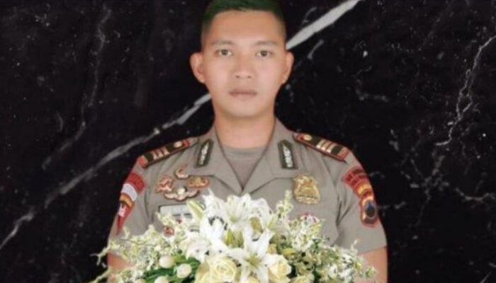 Kapolri Beri Kenaikan Pangkat Anumerta pada AKP Ulil Ryanto