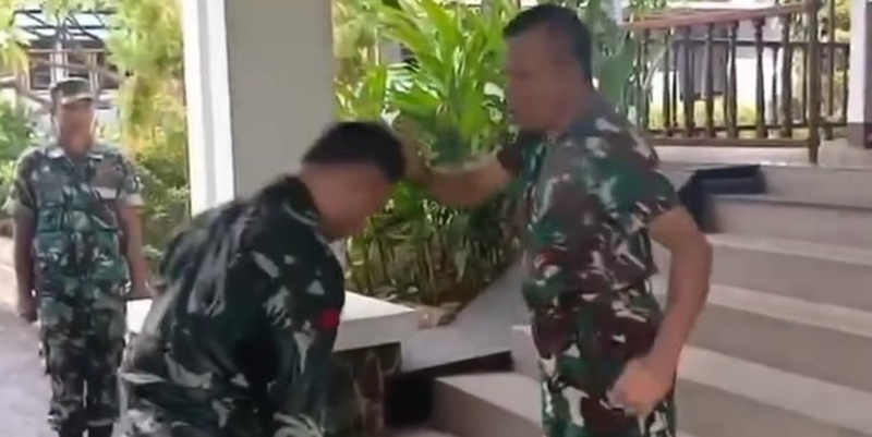 Detik-Detik Joao Xavier Jambak Rambut Prajurit