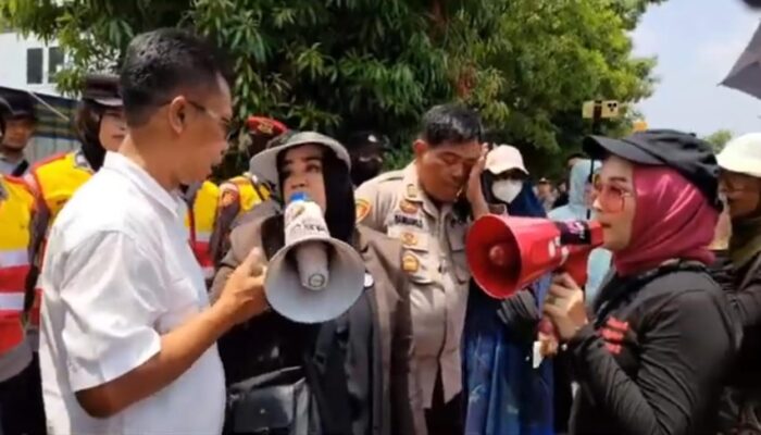 Demo ARM di Colomadu Panen Kritikan Netizen : Bohirnya Siapa Ini?!