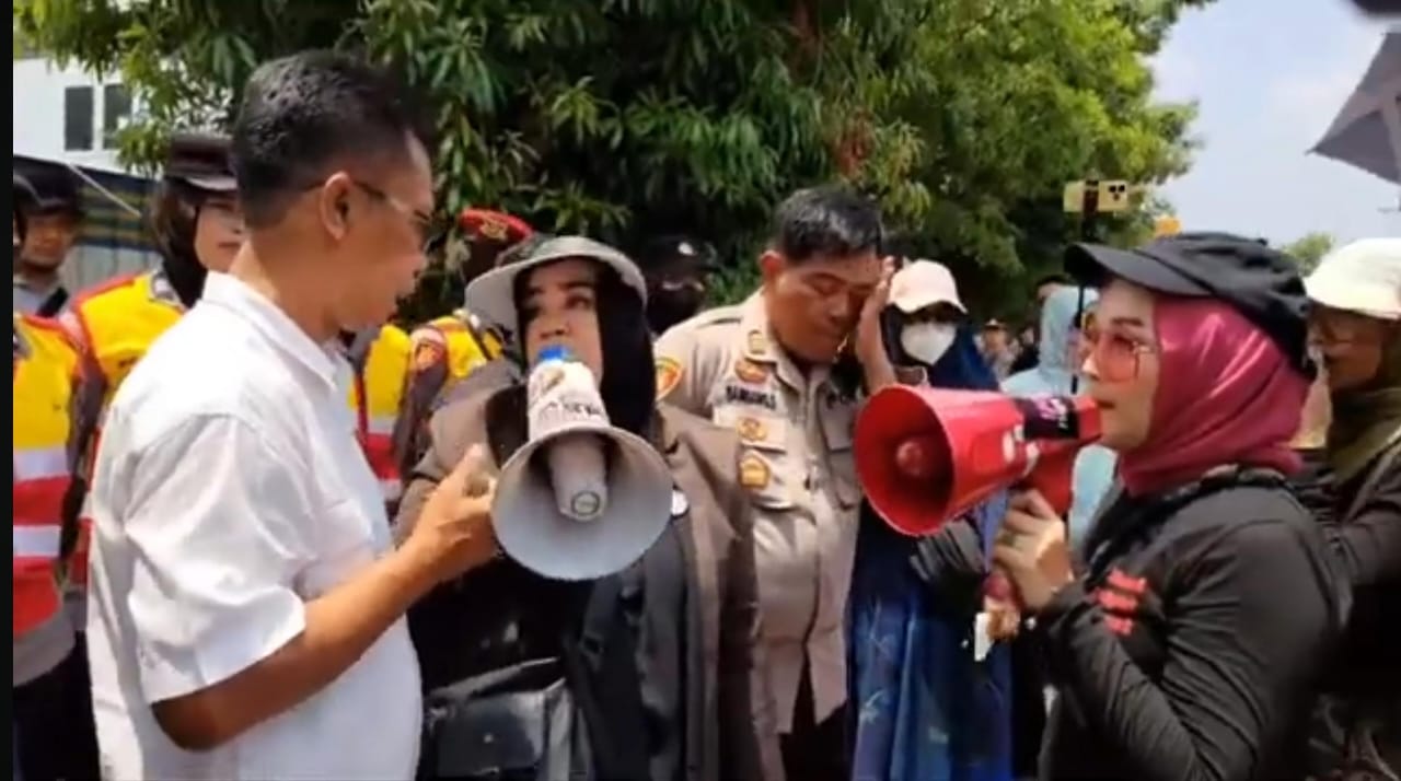 Demo ARM di Colomadu Panen Kritikan Netizen : Bohirnya Siapa Ini?!