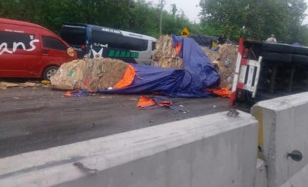 Kecelakaan Beruntun di Tol Cipularang KM 92