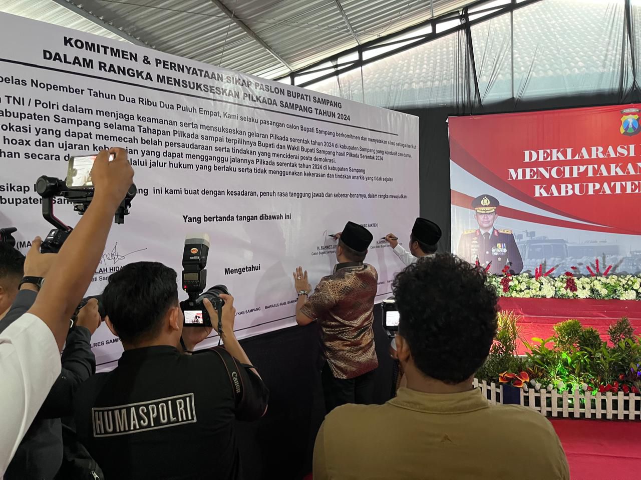 Paslon Cabup-Cawabup Nomor Urut 01 & 02 Sepakat Tanda Tangani Deklarasi Ciptakan Situasi Damai di Pilkada Sampang