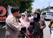 Astaghfirullahaladzim, Viral Video Emak-Emak ‘ARM’ Berpakaian Muslimah Teriak Kata Binatang & Hujatan Kasar saat Demo di Colomadu