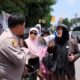 Astaghfirullahaladzim, Viral Video Emak-Emak ‘ARM’ Berpakaian Muslimah Teriak Kata Binatang & Hujatan Kasar saat Demo di Colomadu