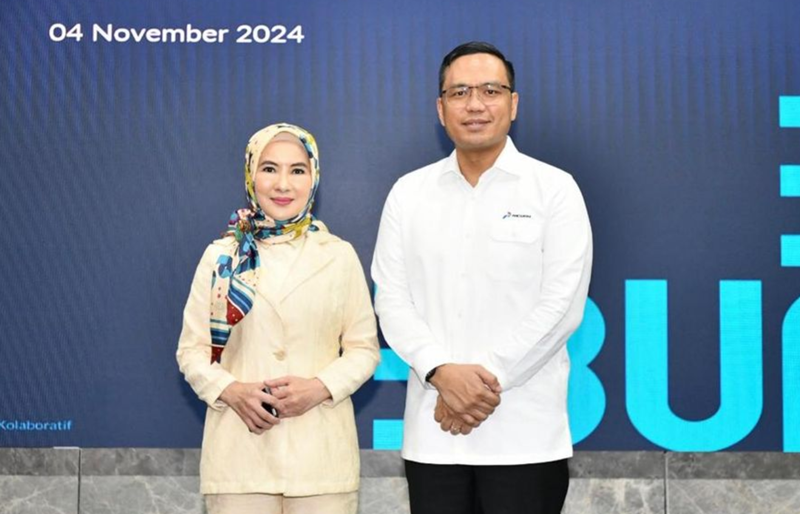 Nicke Widyawati dan Simon Aloysius Mantiri