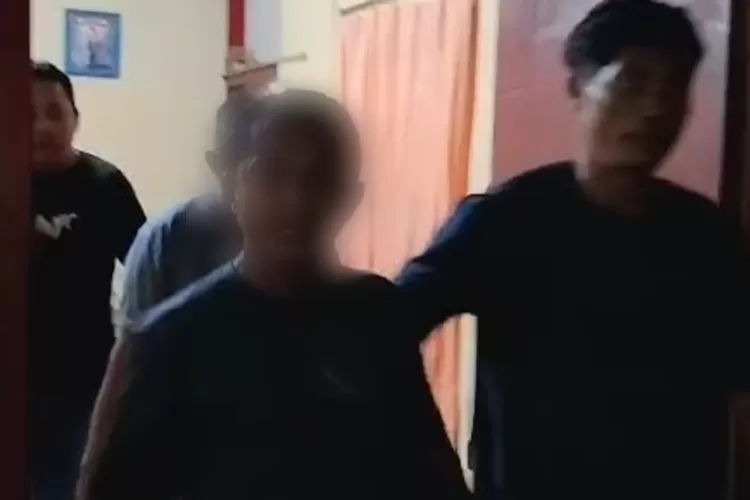 Heboh! Seorang Camat Morotai Barat Bagi Uang 1 Juta untuk Menangkan Paslon Sherly-Sabrin di Pilgub Malut