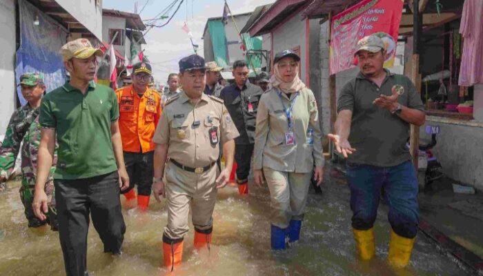 Banjir Rob di Muara Angke Tak Kunjung Surut