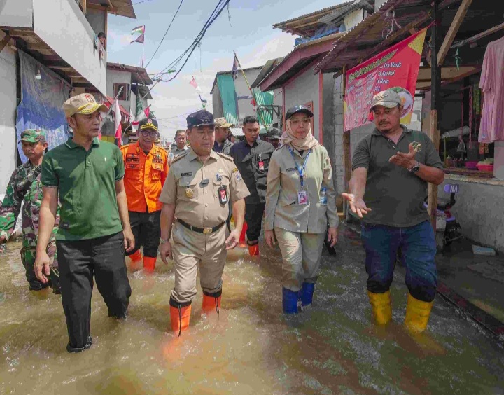 Banjir Rob di Muara Angke Tak Kunjung Surut
