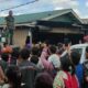 Ratusan Warga Geruduk Batalyon Armed, Bawa Mayat Korban Pengeroyokan Oknum TNI di Deli Serdang
