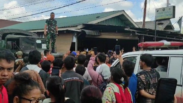 Ratusan Warga Geruduk Batalyon Armed, Bawa Mayat Korban Pengeroyokan Oknum TNI di Deli Serdang