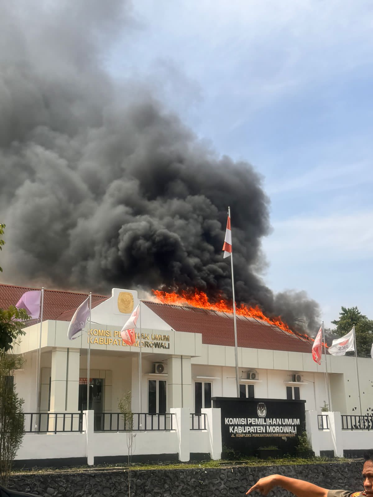 Kantor KPU Morowali Kebakaran, Pegawai Gerak Cepat Selamatkan Kotak Suara