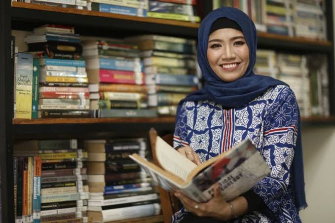 Mengatasi Kesenjangan Sosial di Era Digital: Pandangan Devie Rahmawati