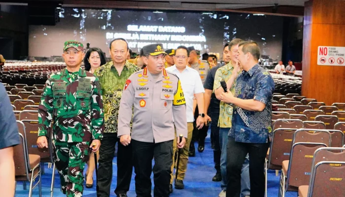 Kompolnas Apresiasi Kerja Keras Polri Amankan Natal & Tahun Baru