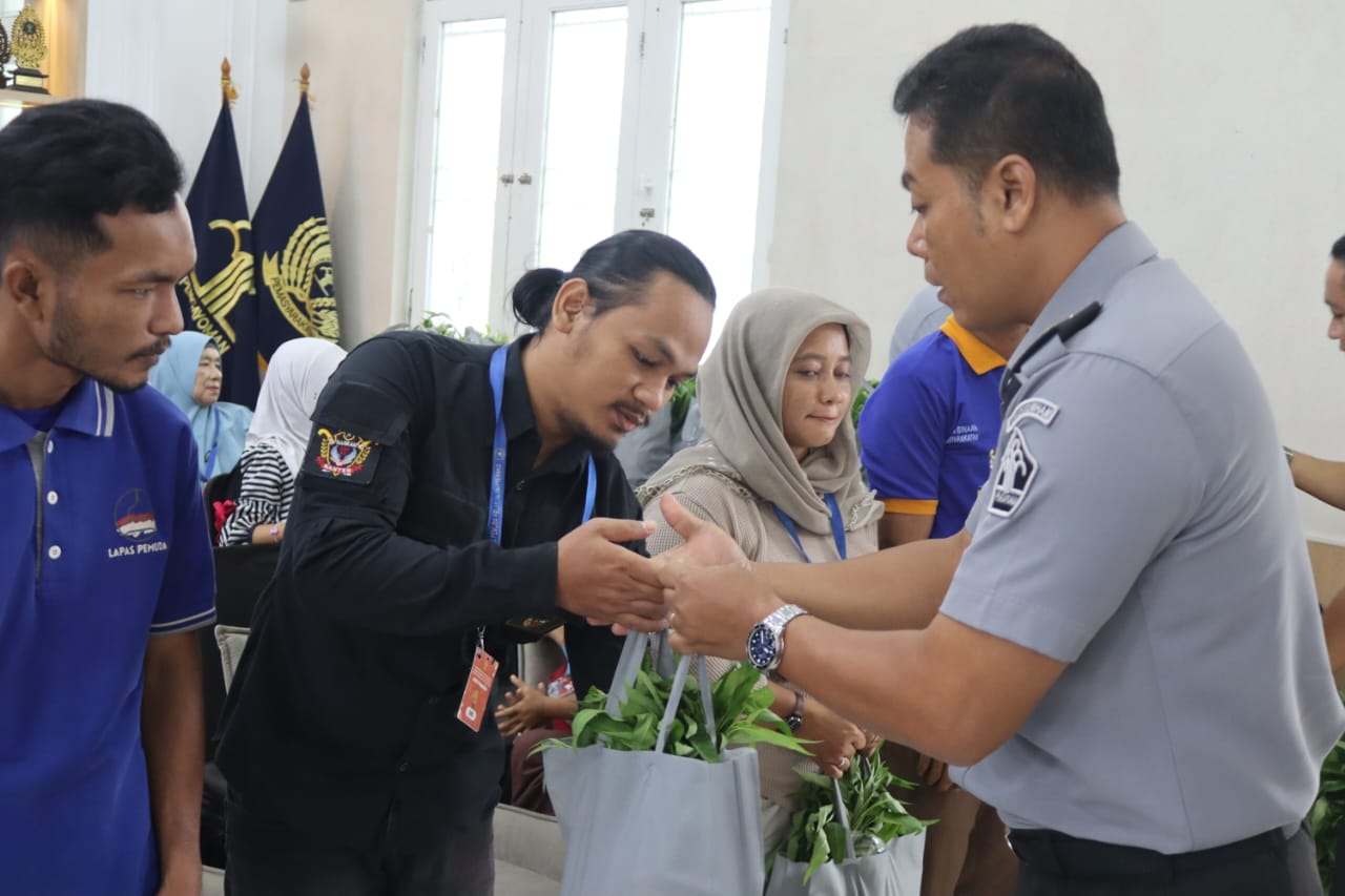 Penyerahan Bantuan Sosial & Panen Raya Serentak UPT Pemasyarakatan Bersama Menteri Imigrasi dan Pemasyarakatan