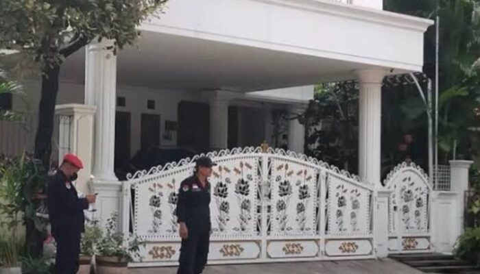 Kondisi Kediaman Sepi Setelah Sekjen PDIP Hasto Kristiyanto Ditetapkan Jadi Tersangka oleh KPK