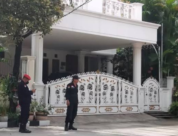 Kondisi Kediaman Sepi Setelah Sekjen PDIP Hasto Kristiyanto Ditetapkan Jadi Tersangka oleh KPK