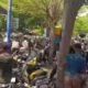 Mahasiswa Ricuh Saat Demo Papua Merdeka di Makassar, Polisi Dilempari Batu Hingga Rusak Motor & Minimarket