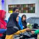 Bagi-bagi Bunga, Cara Mahasiswa Apresiasi 100 Hari Prabowo-Gibran