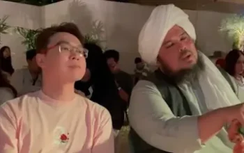 Heboh Dokter Richard Lee Masuk Islam, Ustaz Derry Sulaiman Bimbing Ucap Kalimat Syahadat