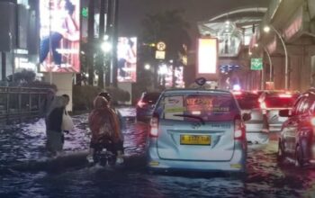 Jakarta Banjir, 53 RT dan 23 Ruas Jalan Tergenang Dengan Ketinggian 30-100 Cm