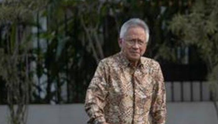 Usai Raker Dengan DPR, Mendikti Saintek Bungkam dan Hindari Media