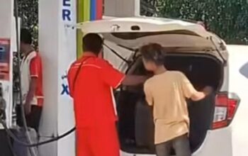 Pengisian BBM dengan Jerigen di Pinrang