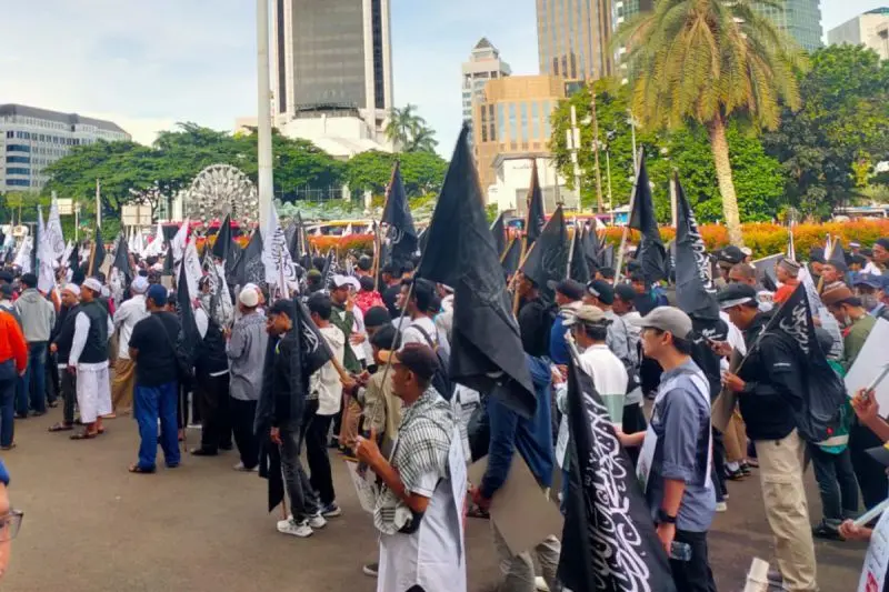 Kibarkan Bendera Hitam: Aksi Bela Palestina