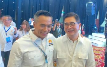 Momen Akrab Anindya Bakrie bersama Arsjad Rasjid di Munas Kadin