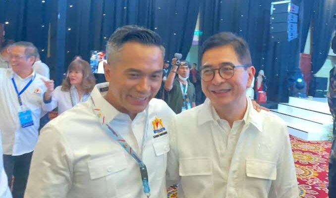 Momen Akrab Anindya Bakrie bersama Arsjad Rasjid di Munas Kadin