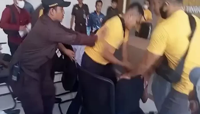 Viral Kericuhan di Media Center Kejati NTB, Oknum Kejaksaan Pukul Masyarakat