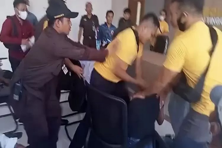 Viral Kericuhan di Media Center Kejati NTB, Oknum Kejaksaan Pukul Masyarakat