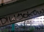 Coretan Adili Jokowi Muncul di Malang, Surabaya, Solo, Jogja ! Jokowi Tanggapi Santai