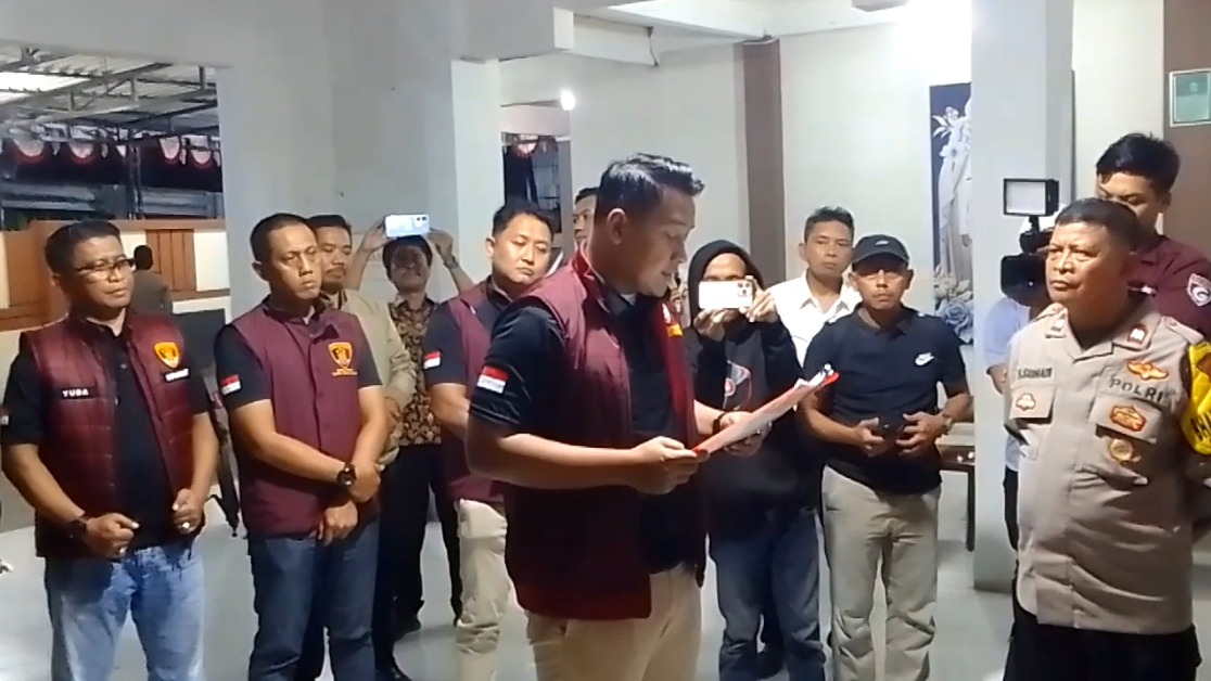 Penggeledahan Rumah Kades Kohod oleh Bareskrim Mabes Polri
