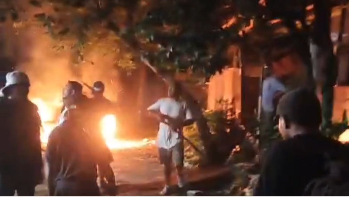 Bentrokan di Jalan KSU Sukmajaya, Bangunan Semi Permanen Dibakar