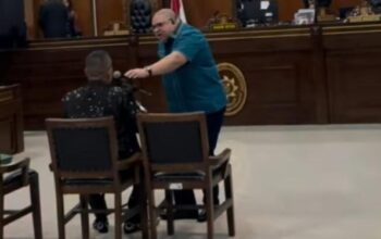 Razman Nasution Terancam Pasal Berlapis Akibat Mengamuk di Ruang Sidang