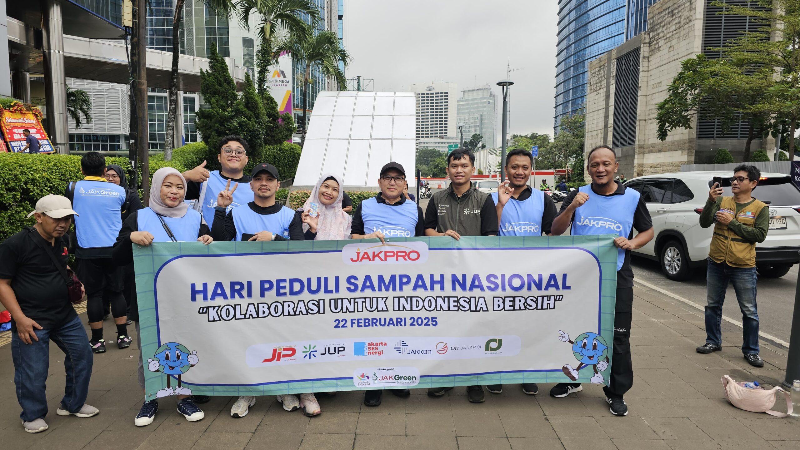 Peringati Hari Peduli Sampah Nasional, Jakpro Memiontec Air Gelar Aksi Bersih-Bersih Sampah
