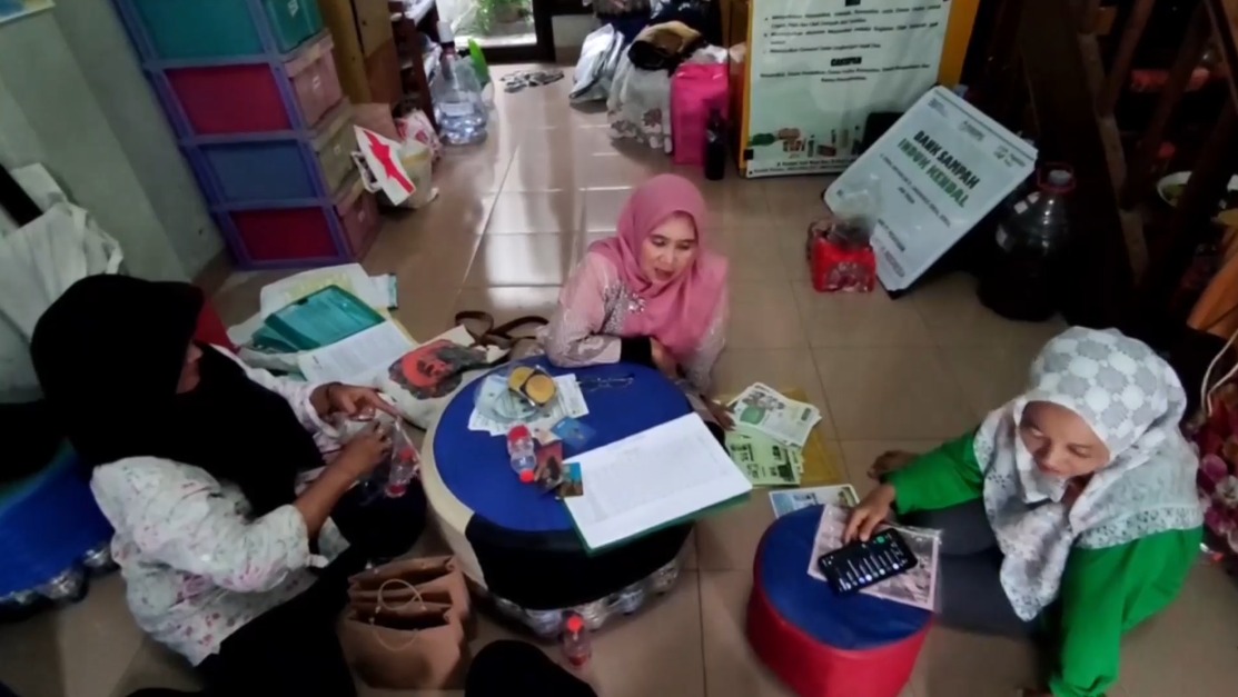 Bank Sampah Induk Kendal Tukar Sampah Anorganik dengan Emas