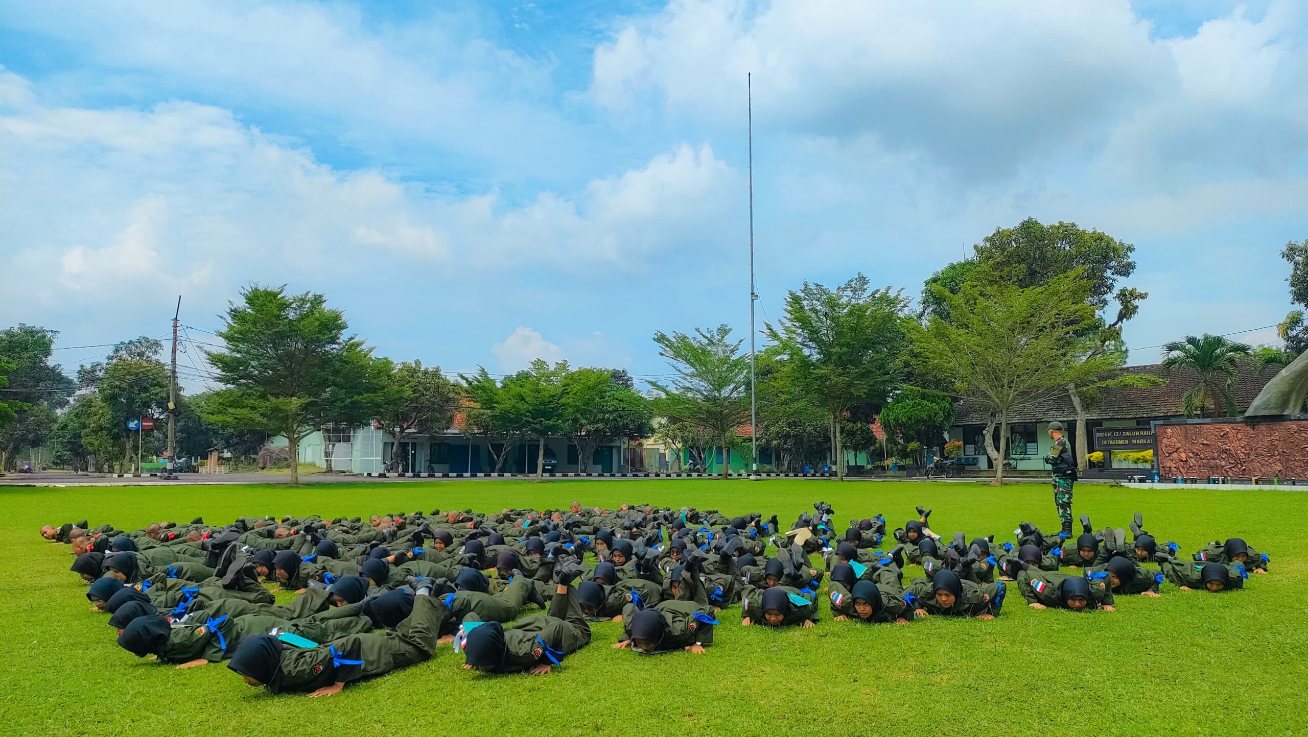Bekal Masa Depan, Siswa-siswi SMA Ksatria Nusantara Jalani Pendidikan Karakter & Bela Negara