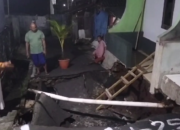 Hujan Deras Sebabkan Jalan di Cimanggis Amblas, Warga Khawatir