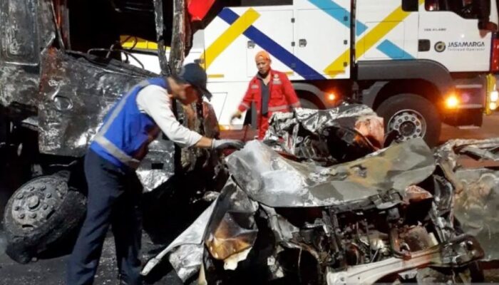 Truk Rem Blong Hantam Pintu Tol Ciawi, 8 Orang Meninggal, 11 Luka-luka
